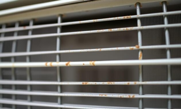 Window AC Condenser Coil Maintenance Window AC Condenser Coil Maintenance